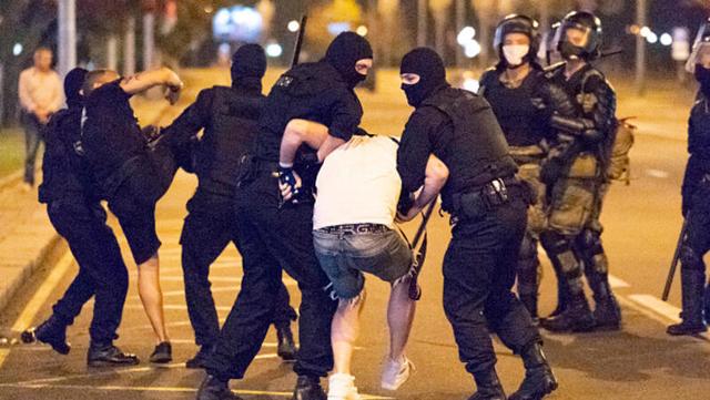 Brutale Übergriffe durch die Polizei in Belarus gegen friedliche Demonstranten | Foto: Celestrino Arce Nur Photo via Getty Images