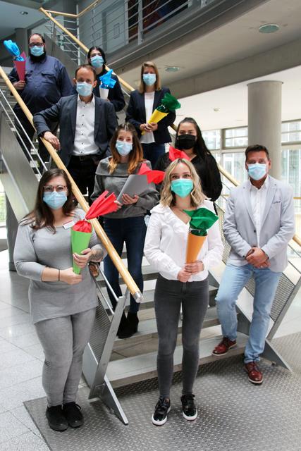 Studierende der Arbeitsagentur Dortmund werden mit Schultüten begrüßt.