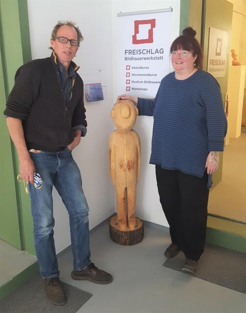 Anette und Lukas Lenzing von der Bildhauerwerkstatt „Freischlag“.
Foto: Henschke