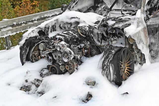 Riesiges Glück hatte der Fahrer eines Pkw, der am Donnerstagabend auf der A 31 zwischen den Anschlussstellen Dorsten/Lembeck und Reken in Flammen aufging. 