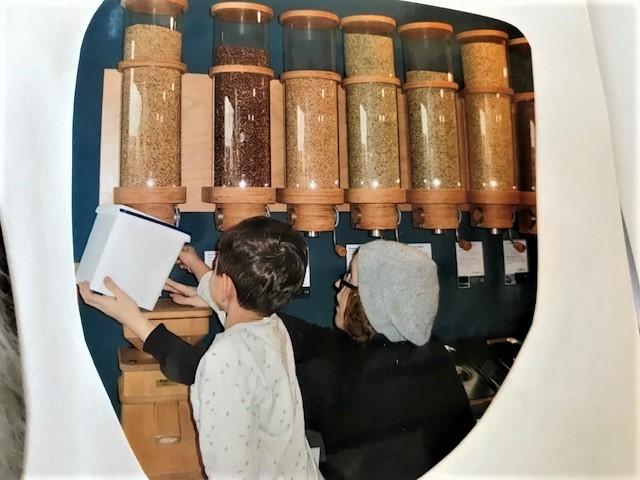 Die Kinder besuchten auch einen Unverpackt-Laden.