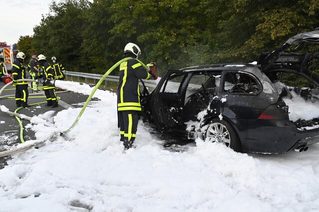 Riesiges Glück hatte der Fahrer eines Pkw, der am Donnerstagabend auf der A 31 zwischen den Anschlussstellen Dorsten/Lembeck und Reken in Flammen aufging. 