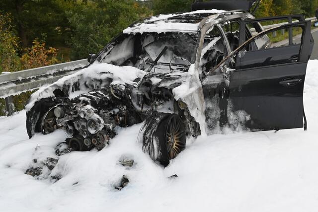 Riesiges Glück hatte der Fahrer eines Pkw, der am Donnerstagabend auf der A 31 zwischen den Anschlussstellen Dorsten/Lembeck und Reken in Flammen aufging. 