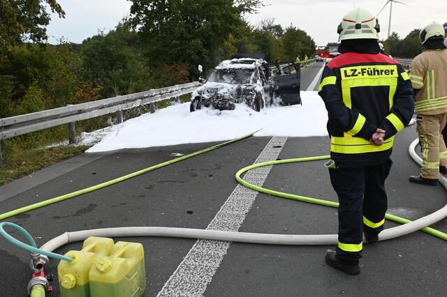 Riesiges Glück hatte der Fahrer eines Pkw, der am Donnerstagabend auf der A 31 zwischen den Anschlussstellen Dorsten/Lembeck und Reken in Flammen aufging. 