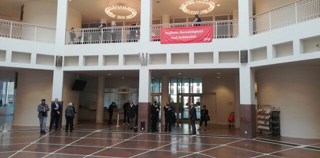 Viel Security und Einlasskontrollen bestimmten in der Pandemie den Wahlabend im Dortmunder Rathaus. 