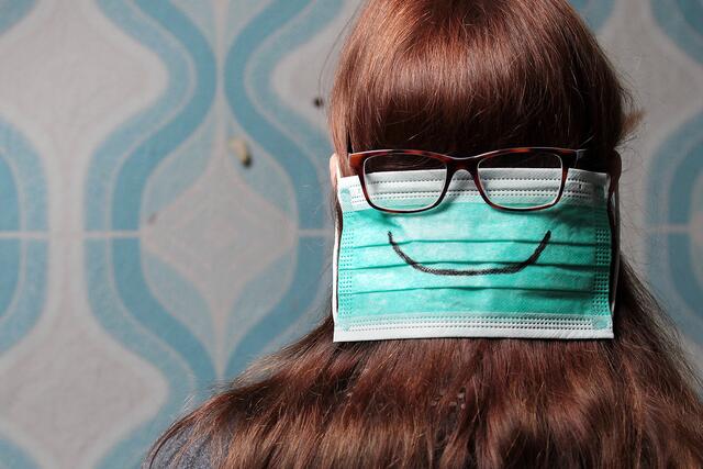 Ihre Mimik versteckt Katharina aus Lünen gerne hinter der Maske, das erleichtert ihr den Kontakt mit anderen Menschen.