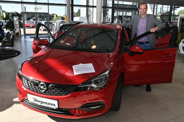 Das Autohaus Borgmann bietet für Opel Corsa Elektro Kunden eine außergewöhnliche Aktion: Die Vorfinanzierung des Bafa-Zuschusses.  | Foto: Bludau