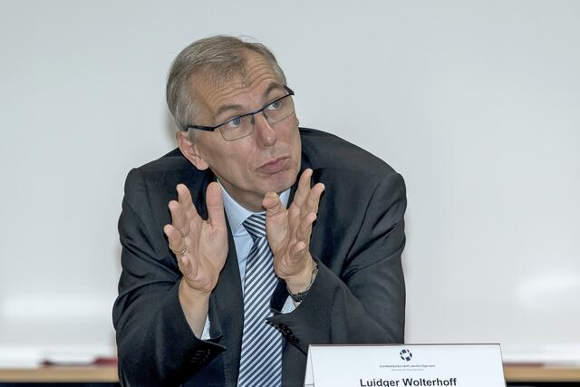 Gelsenkirchens Gesundheitsdezernent Luidger Wolterhoff befürchtet einen weiterhin rasant zunehmenden Ausbruch von Corona-Infektionen, die das Gesundheitssystem vor echte Probleme stellen würden. Foto: Gerd Kaemper