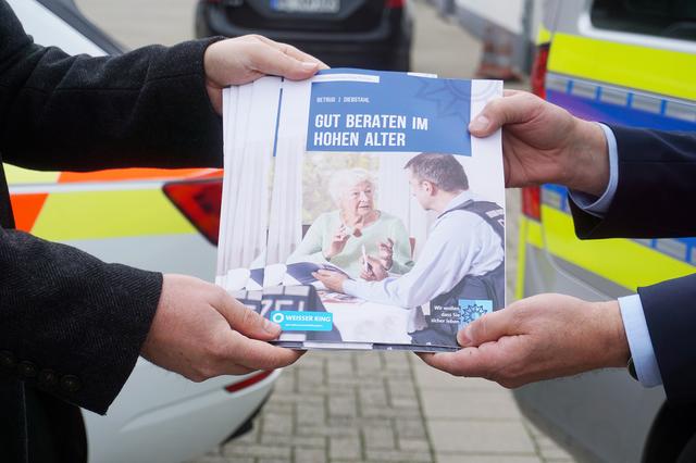 Interessierte finden die Infobroschüre auch online zum kostenlosen Download unter dem Link https://www.polizei-beratung.de/medienangebot/detail/229-gut-beraten-im-hohen-alter. Foto: Polizei GE