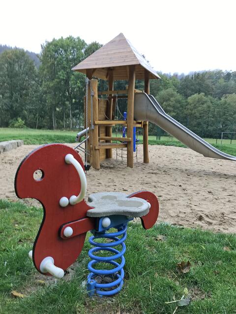 Ganz leer ist der Spielplatz in der Obergrüne in Iserlohn auf diesem Foto. Wie viel Spaß Kinder auf allen Spielplätzen im Stadtgebiet haben können, darauf weist die Stadtverwaltung hin. Sie lädt zusammen mit weiteren Partnern zu einem Fotowettbewerb ein.