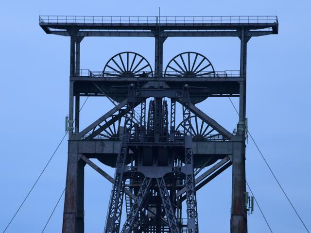 wählt man die Perspektive geschickt, wirkt es so, als ob es sich um ein einziges Fördergerüst handeln würde