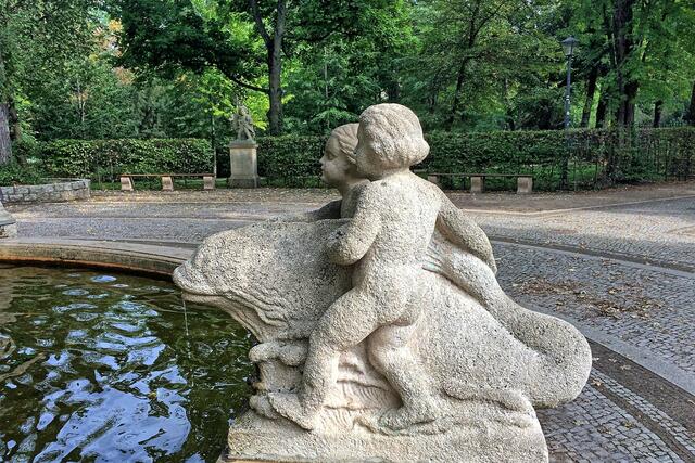 Gerog Wrba: Delphinbrunnen (Detail)