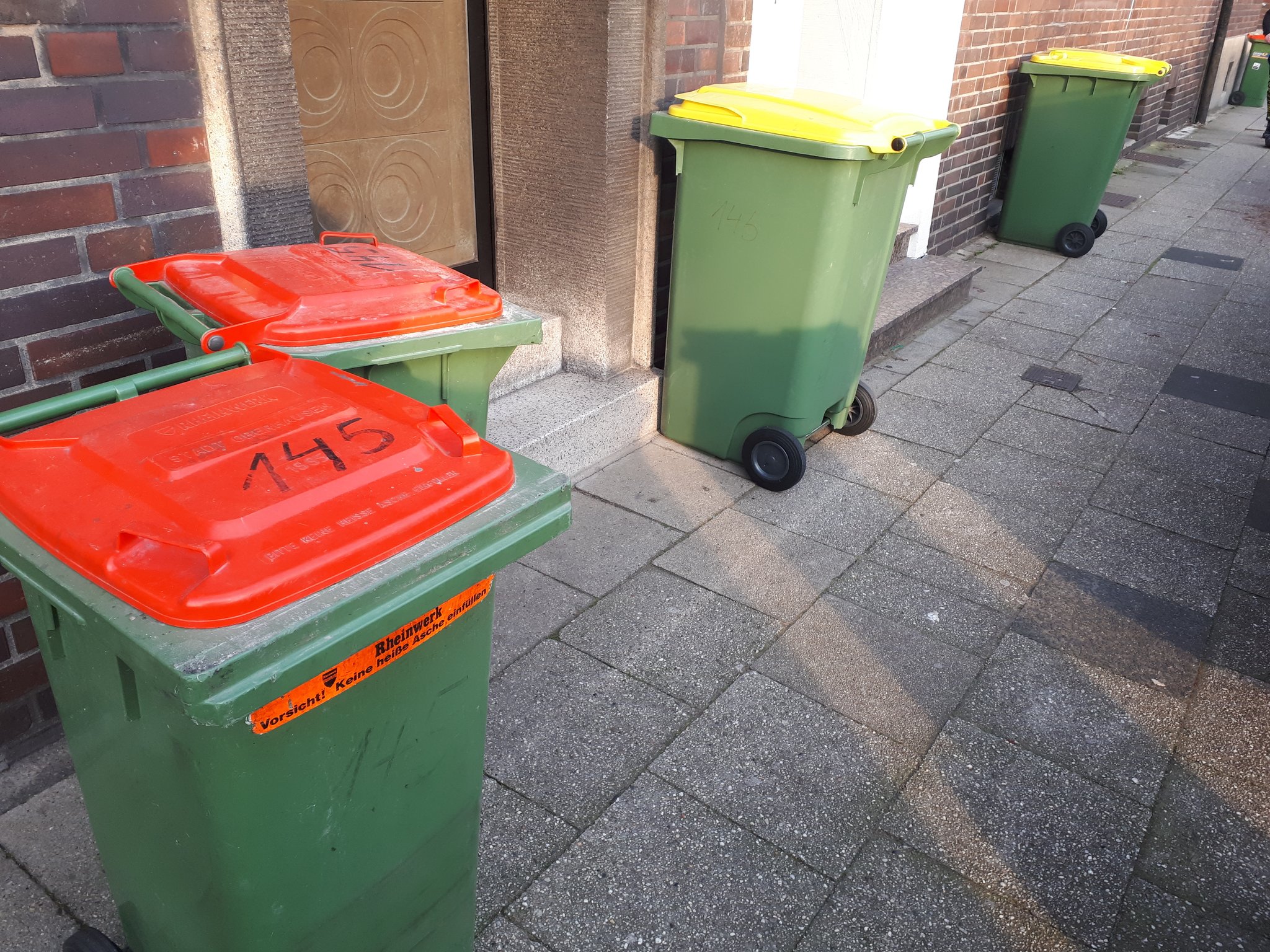 Müll wird in dieser und in der nächsten Woche abgeholt Volle Tonnen stehenlassen Oberhausen