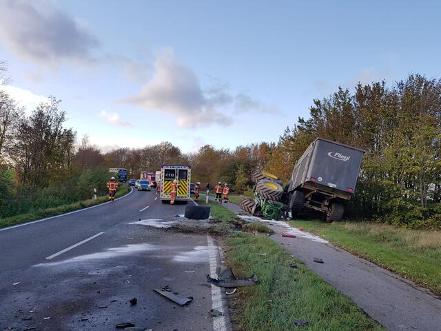 Die Unfallstelle war von Trümmern übersät. | Foto: Feuerwehr Velbert