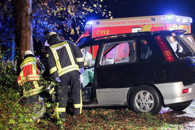 Endstation Baum: Feuerwehrleute befreiten den Mann.