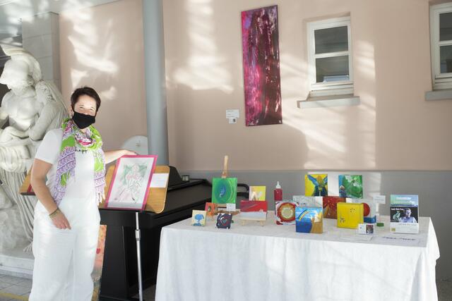 Die spirituelle Moerser Künstlerin Diana Beye malt Engelbilder. | Foto: Heike Cervellera