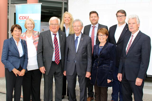 Foto © Jürgen Thoms - Montag. 03. Oktober 2016 - Inge Spink, Hanne Schucht, Jürgen Spink, Bianca Dausend, Gastredner Wilhelm von Boddien, Marco Morten Pufke, Elke Middendorf, Stefan Wehmeier und Gerhard Meyer
