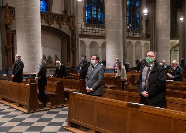 Die Stadt Essen wurde im Gedenkgottesdienst von Oberbürgermeister Thomas Kufen und Muchtar Al Ghusain, Beigeordneter für Jugend, Bildung und Kultur, vertreten (re). | Foto: Kirchenkreis Essen/Achim Pohl