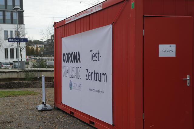 Direkt neben der Radstation am Bahnhof Ratingen-Ost hat der Corona-Walk-In seinen Standort gefunden.