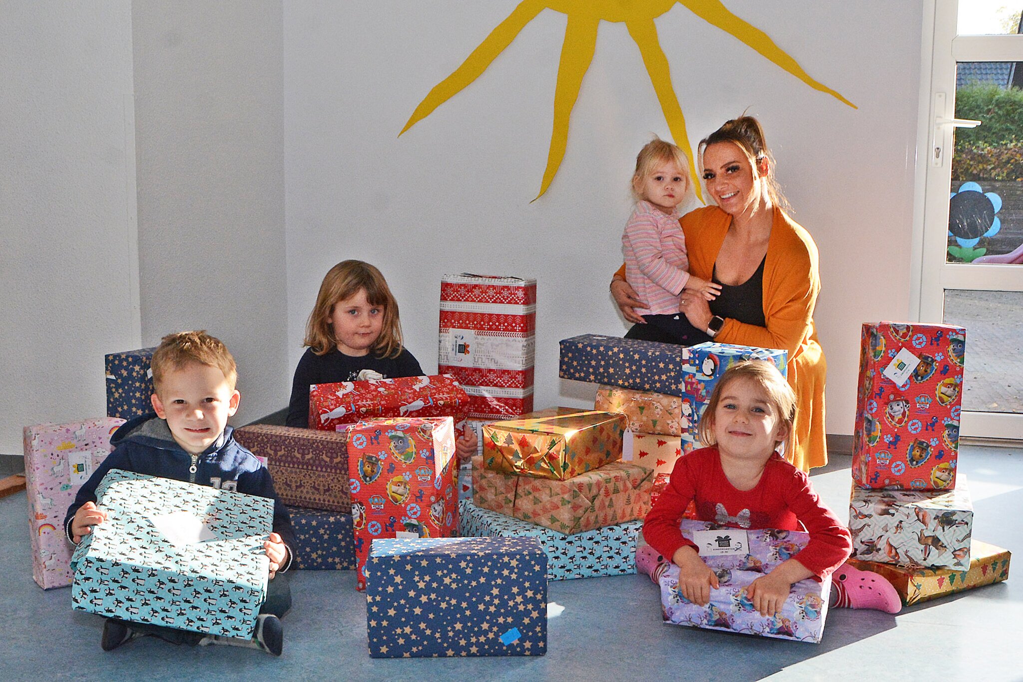 Mitmachen erwünscht In der KiTa Bullerbü in Nierswalde wurden Geschenke gepackt Kinder aus