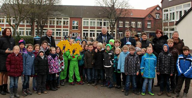 Foto © Jürgen Thoms - Donnerstag 22. Januar 2015 - Bildreihe oben: Konrektorin Tanja Pfützner, Bürgermeister Werner Kolter, Mitglied des Landtages Hartmut Ganzke, Ortsvorsteher Dr. Peter Kracht, Praktikant Jan Keller, Lehrerin Grit Heine und Schulleiterin Marita Eckmann