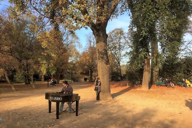 Musik liegt in der Luft: Im Hofgarten am Kö-Bogen
