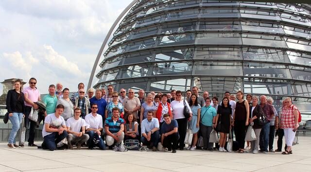 Foto © Jürgen Thoms - Bundeshauptstadt Berlin - 09. bis 11. Mai 2018 - Gemeinsam mit Oliver Kaczmarek ging es dann zum Fototermin auf die Besucherebene im Reichtstagsgebäude und Besuch der Kuppel. Anschließend führte er uns auf die Ebene der Sitzungsräume der Fraktionen und mit vielen Informationen weiter bis in sein Büro