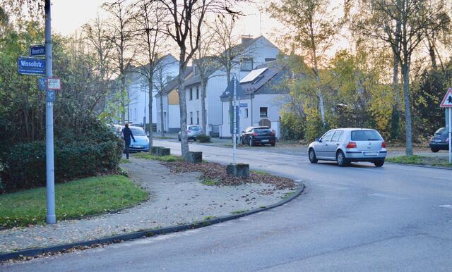 Zu „unübersichtlich“ — sagen die Speldorfer — geht es an der Heerstraße mit den Einmündungen Wissollstraße und Hepperleweg zu.