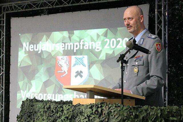 Foto © Jürgen Thoms - Ich freue mich, dass Sie auch in diesem Jahr wieder so zahlreich meiner Einladung gefolgt sind, so der Standortälteste Unna / Dortmund und Kommandeur Versorgungsbataillon 7 - Oberstleutnant Andre Rosarius, um den Soldatinnen und Soldaten Verbundenheit und Wertschätzung zu zeigen.