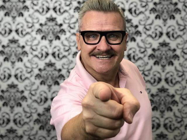 Moderator Roland Donner freut sich auf den ersten digitalen Plausch.
