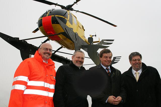 Foto © Jürgen Thoms - Winfried Pudenz Straßen NRW, Ekhart Maatz NRW-Verkehrsministerium, Enak Ferlemann, parlamentarischer Staatssekretär beim Bundesverkehrsministerium, Klaus-Peter Reimer ADAC Westfalen