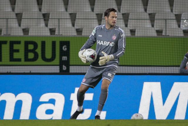 RWE-Torwart Daniel Davari rettete in der Nachspielzeit den Sieg.
