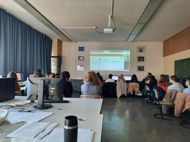Richtige Recherche-Strategien kann man auch online lernen. Diese Erfahrung haben auch Schüler der Oberstufe der Europaschule in Hemer gemacht, die vor kurzem am Programm "Bibliothek macht Schule" der Fachhochschule Südwestfalen in Iserlohn teilnahmen.