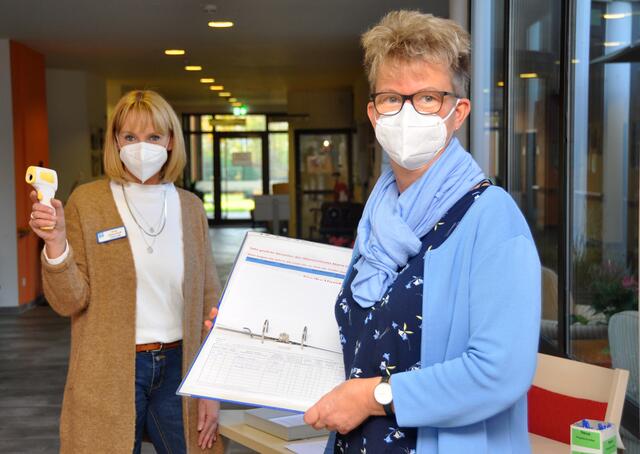 Von li: Besuchslotsinnen Anne Dreischhoff und Heike-Maria Berger. Fotograf :@mho