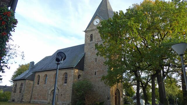 Der Sternenrundgang endet an der alten Brechtener Dorfkirche St. Johann Baptist.