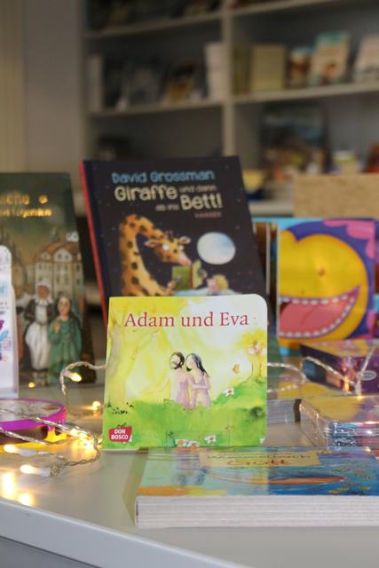 Die Literaturhandlung des Jüdischen Museums Westfalen hat Kinderbücher, Romane, Reiseführer, Koch- und andere Sachbücher im Angebot.