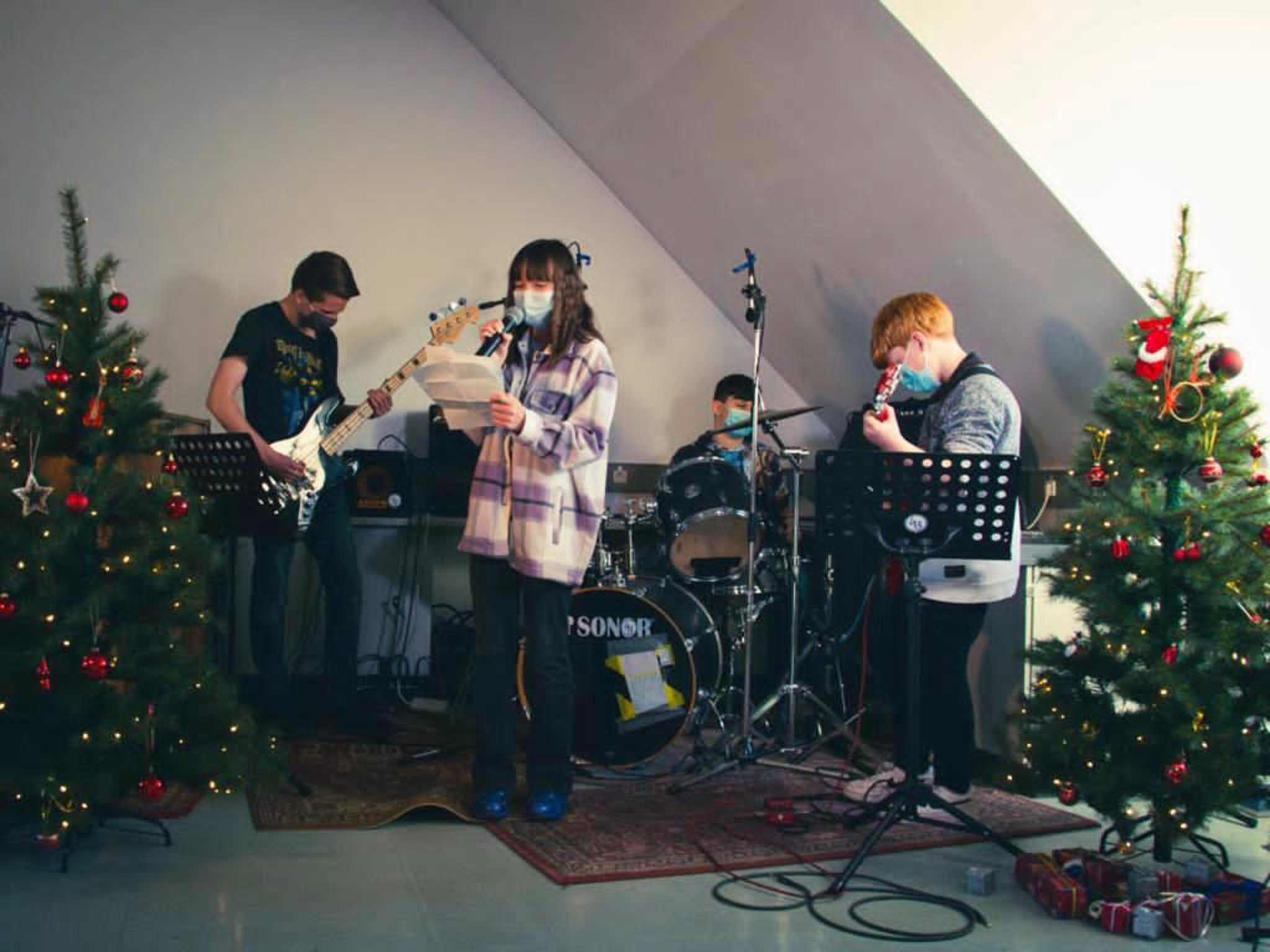 Gymnasium Borbeck Startet Digitalen Adventskalender Musik Und Mehr Hinter 24 Turchen Essen Borbeck