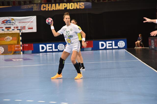 Emily Bölk, Lichtblick gestern gegen Norway...stemmte sich als eine der wenigen dem Debakel entgegen...Ist bei Ferencvaros weiter zu internationaler Klasse gereift...einzige, die wahrhaft mit der norwegischen Weltklasse mithalten konnte...
FotoArchiv Merkel+Merkel