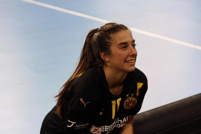 Johanna Stockschläder von Borussia Dortmund, die in der Liga grandiose Matches auf Linksaußen abgeliefert hat, aber von Groener weder in den Testspielen versus die Niederlande eingesetzt, noch als Perspektivspielerin mit zur EM genbommen wurde, ein Fehler...
FotoArchiv Merkel+Merkel