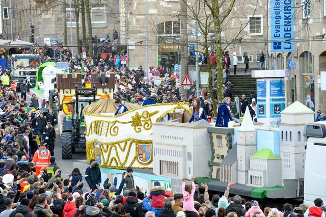Die Kosten für den Rosenmontagszug seien allein durch erhöhte Sicherheitsvorkehrungen drastisch in die Höhe gestiegen, so die Mülheimer Karnevalisten. Das sei nicht mehr alleine zu stemmen.
Foto: PR-Foto Köhring