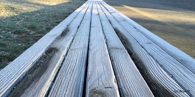 Wo Licht ist, da ist auch Schatten!
Manche Wege erscheinen kalt und
gehen scheinbar ins Nichts...
*