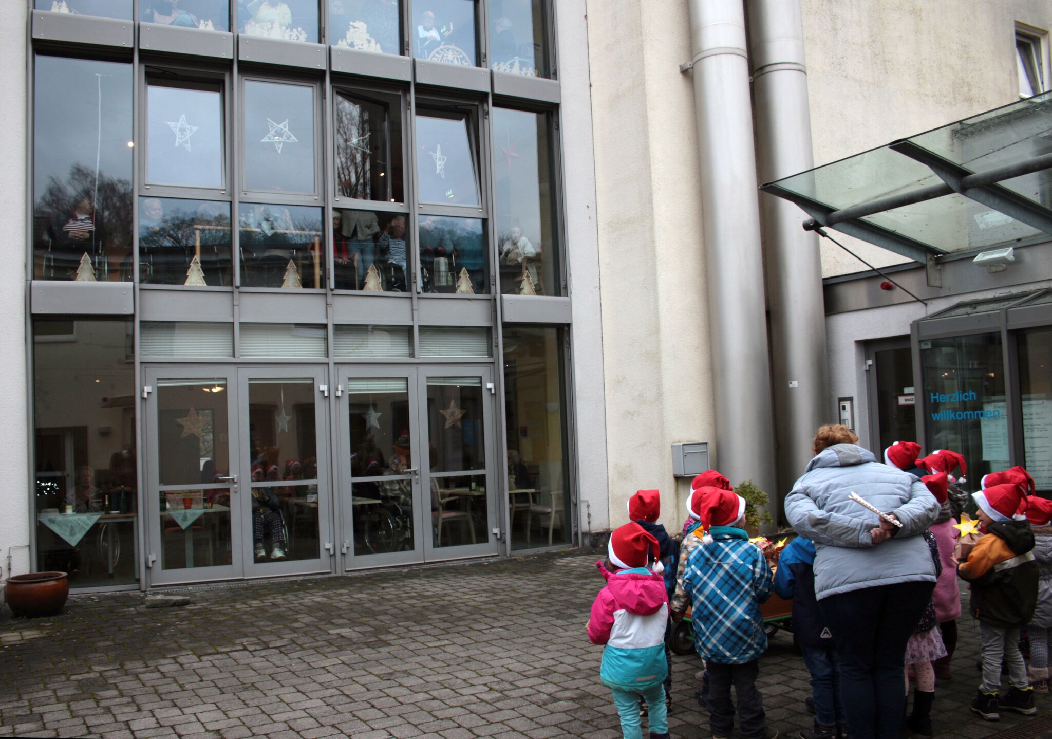Schöne Aktion Kindergarten Dahl mit „Adventsbesuch auf Abstand“ Hagen