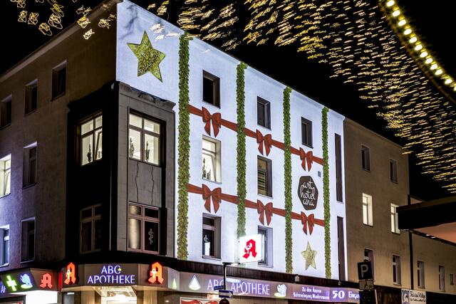 "Fassaden-Gewand" der ABC-Apotheke Ecke Marktstraße/Paul-Reusch-Str