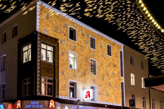 Alternatives "Fassaden-Gewand" der ABC-Apotheke Ecke Marktstraße/Paul-Reusch-Str.