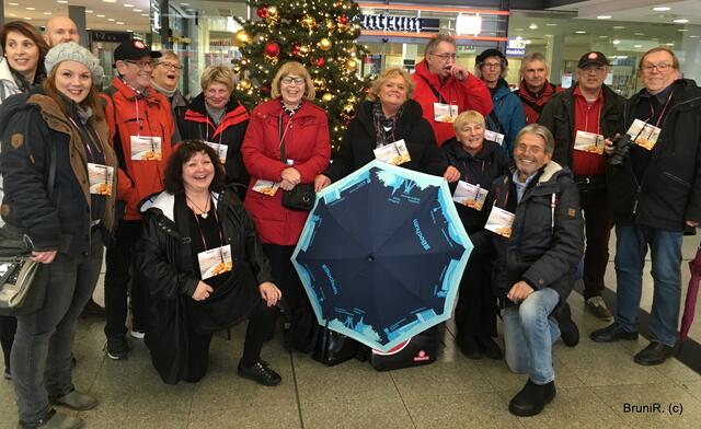 Unsere fröhliche Truppe
am 9.12.2018 in Bochum
im Bahnhof  ;-)))
♥