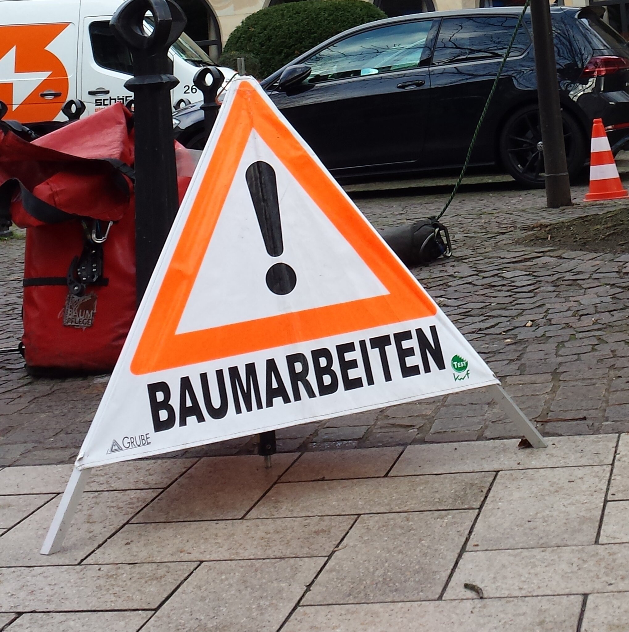 Bundesstrasse 1 In Richtung Dortmund Fallarbeiten Zwischen Flughafen Und Shell Tankstelle Standstreifen Steht Bis Ende Februar Abschnittsweise Nicht Zur Verfugung Dortmund Ost