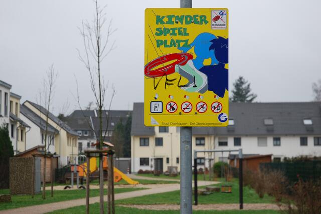 Spielplätze dürfen in Oberhausen unter Einhaltung der Corona-Regeln wieder genutzt werden. Archivfoto: Jörg Vorholt