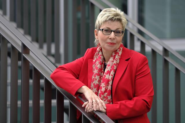 Landtagsvizepräsidentin Carina Gödecke aus dem benachbarten Bochum macht mit bei der Vorlesereihe für Kinder in Marten.