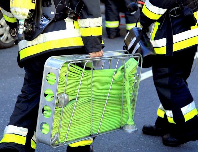 Die Feuerwehr löschte einen Kellerbrand in Haarzopf.