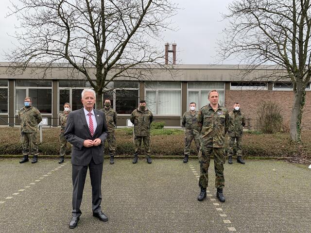 Landrat Thomas Hendele und Hauptmann Carsten Jürgens.